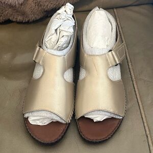 Naturalizer Metallic Gold Open-Toe Sandals